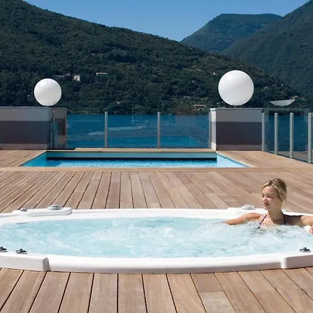 Apt With Pool And Jacuzzi, Metres From The Beach *