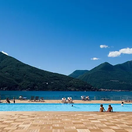 Apt With Pool And Jacuzzi, Metres From The Beach Διαμέρισμα *